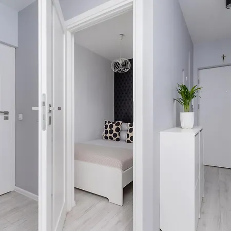 One Bedroom With A Balcony - Dietla 109 Street Apartment