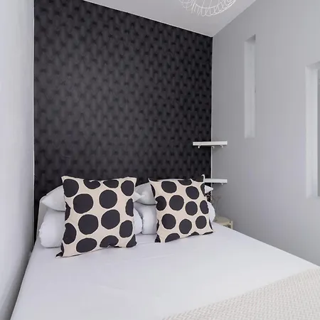 Pearl & Ash 1Br Ap - Balcony - Old Town