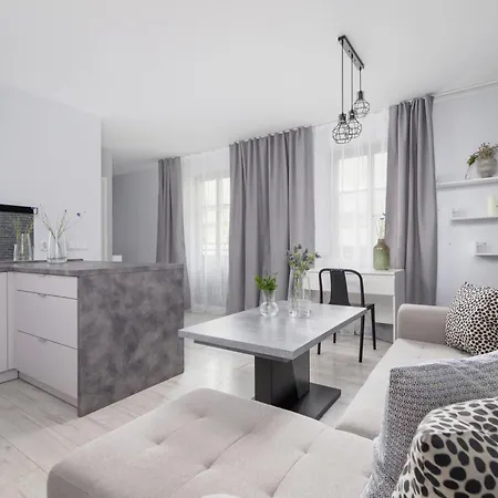 One Bedroom With A Balcony - Dietla 109 Street Apartment