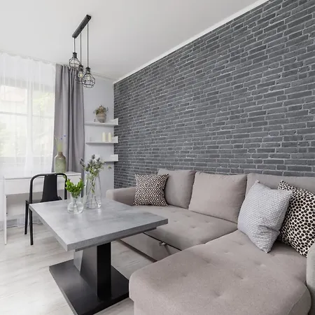 Apartment One Bedroom With A Balcony - Dietla 109 Street