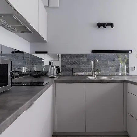 One Bedroom With A Balcony - Dietla 109 Street Daire *